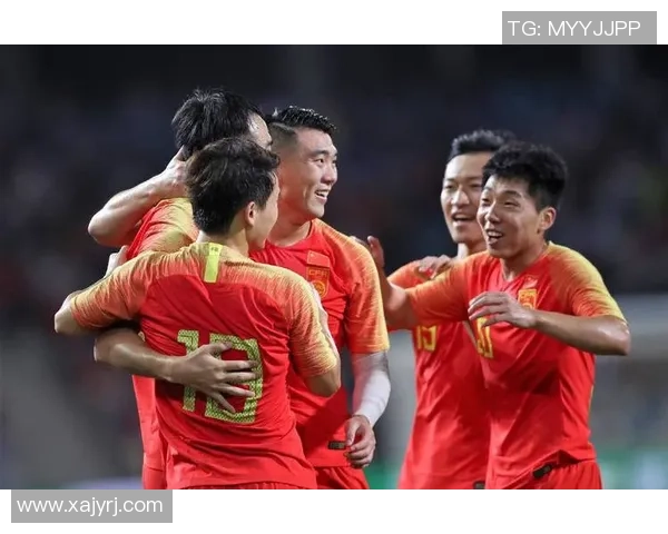 足球明星挑衅事件：赛场内外激烈冲突引发的争议与反思