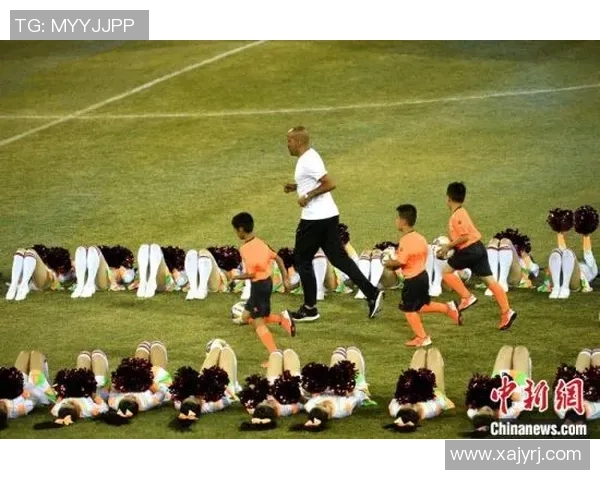 退役足球球星的传奇足迹与人生转折揭秘：从绿茵场到新领域的崭新篇章